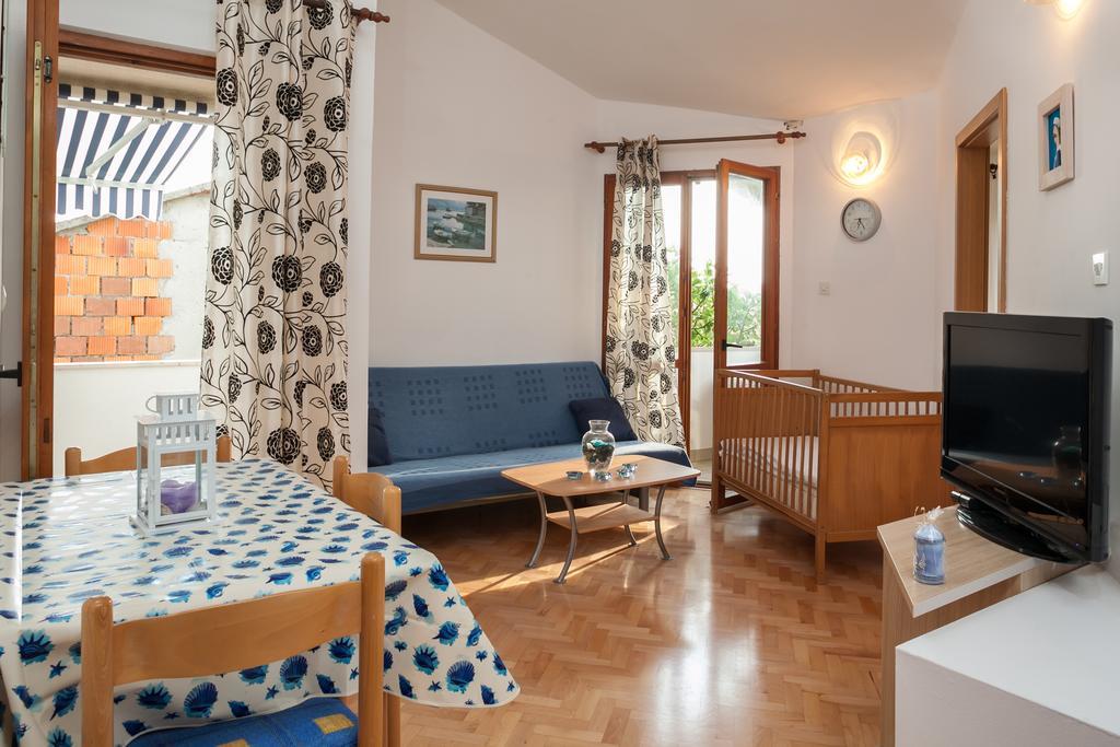Kornelija 2 Apartment Подгора Стая снимка