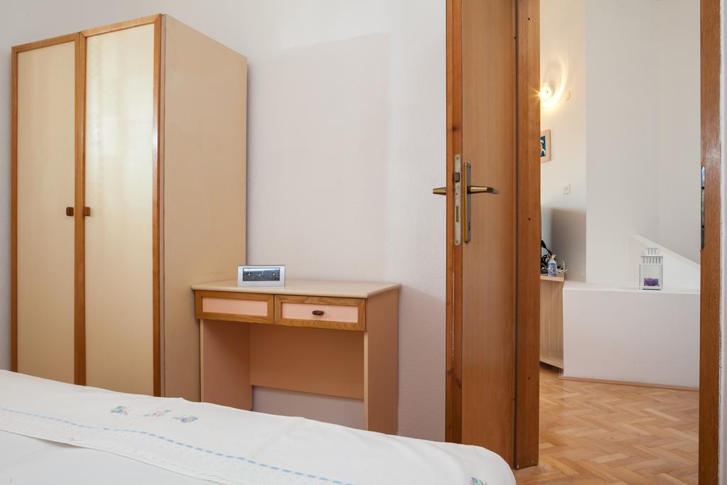 Kornelija 2 Apartment Подгора Стая снимка