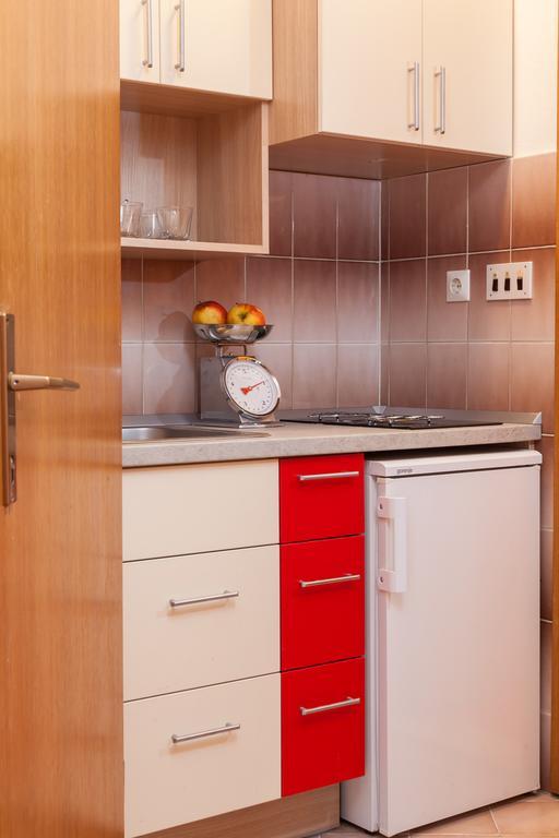 Kornelija 2 Apartment Подгора Стая снимка
