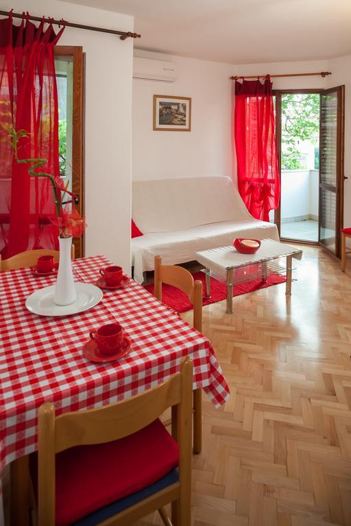 Kornelija 2 Apartment Подгора Стая снимка