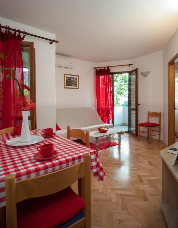 Kornelija 2 Apartment Подгора Стая снимка