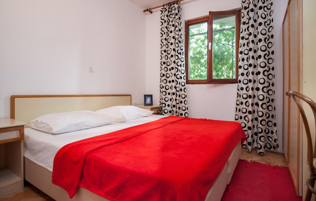 Kornelija 2 Apartment Подгора Стая снимка