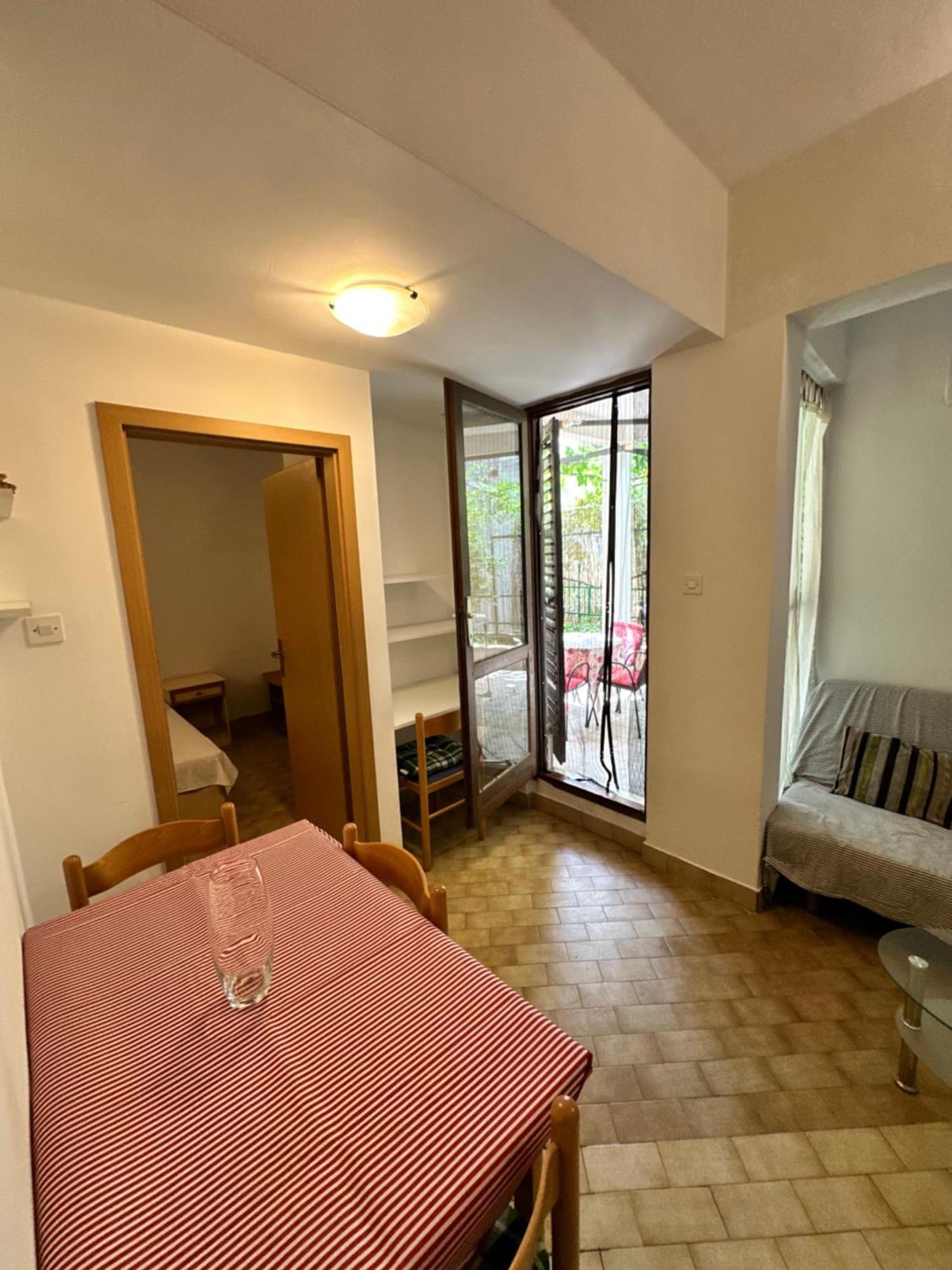 Kornelija 2 Apartment Подгора Екстериор снимка