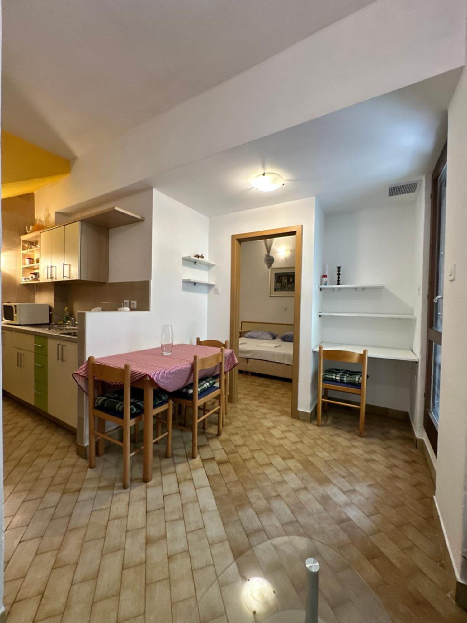 Kornelija 2 Apartment Подгора Екстериор снимка