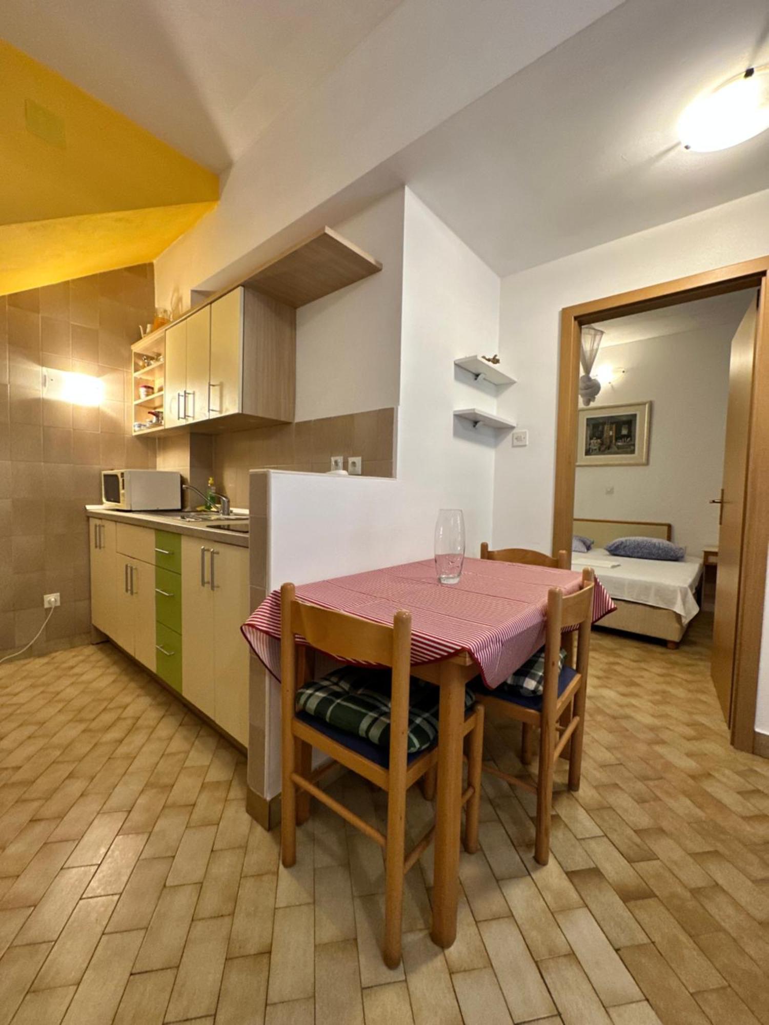 Kornelija 2 Apartment Подгора Екстериор снимка