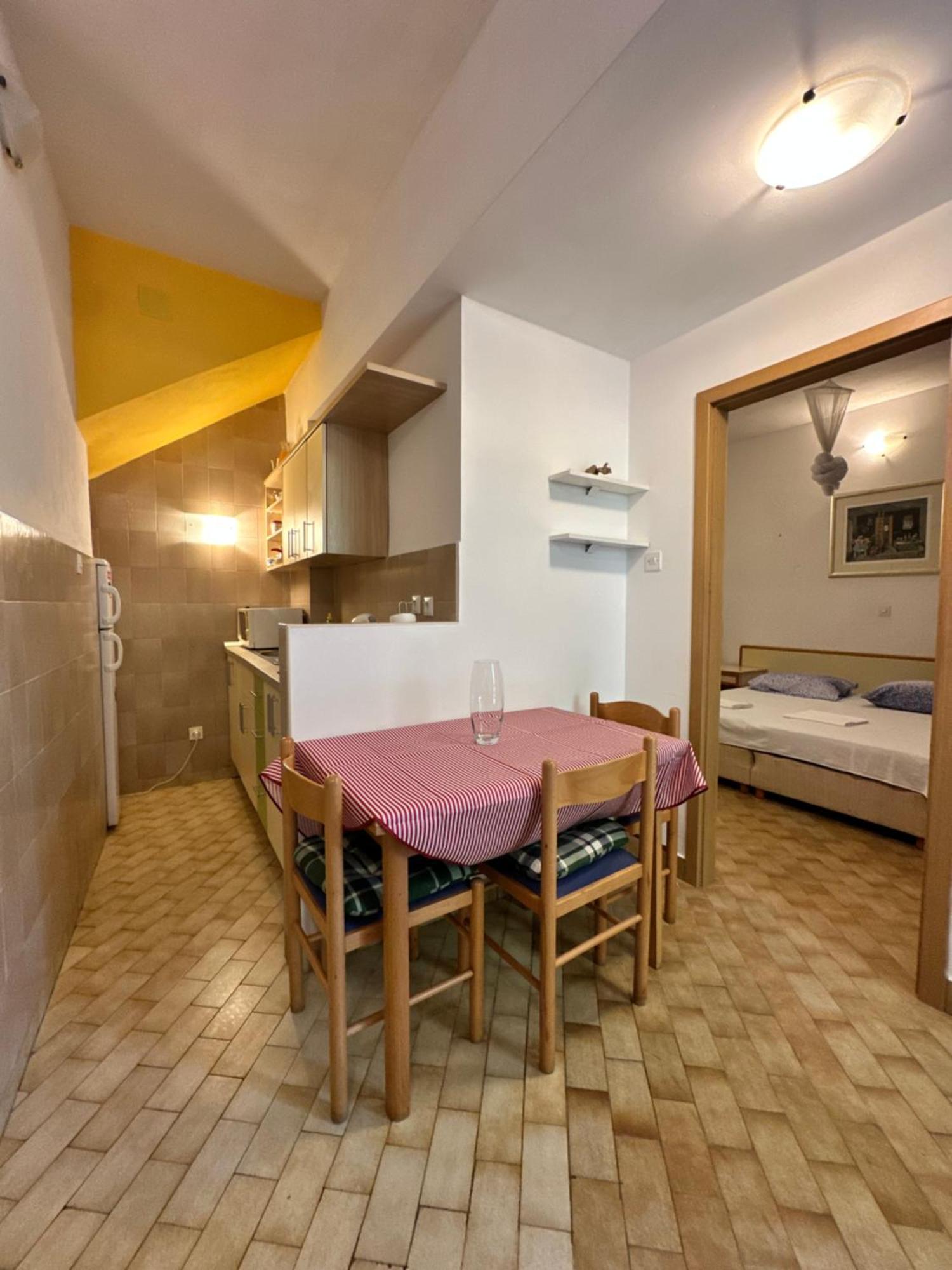 Kornelija 2 Apartment Подгора Екстериор снимка